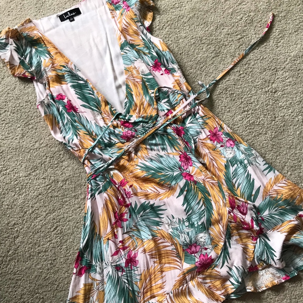 🌻🌻Lulus // Tropical Wrap Dress